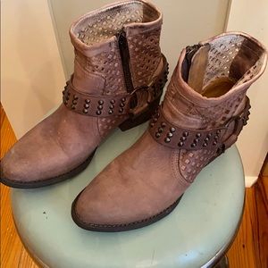 Very Volatile western booties